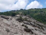 Quasi alla fine della dorsale si intravede la vetta