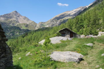 A Vluecki, con colle sullo sfondo