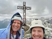Foto veloce di vetta con la croce che frigge a pochi metri...