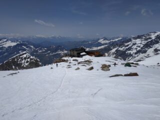 Scendendo al Rifugio Mantova.