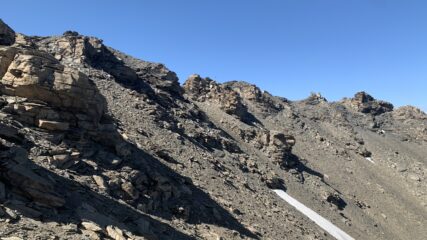 La punta con il ripetitore vista dal colle