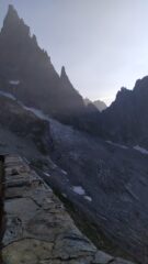 Aiguille Noire de Peutery al mattino dal Rifugio Monzino
