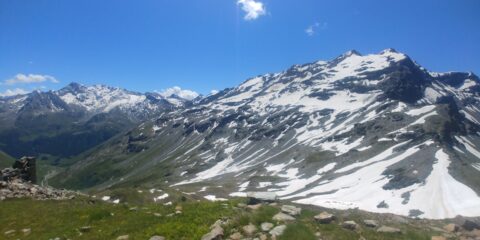 il gruppo dell'Ormelune vicino e quello della Gran Rousse distante