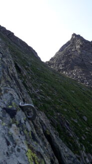 il primo spit.. pochi metri sopra l'attacco..