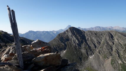 dal Cornourin il Peigro' con il Monviso sbucare da dietro..