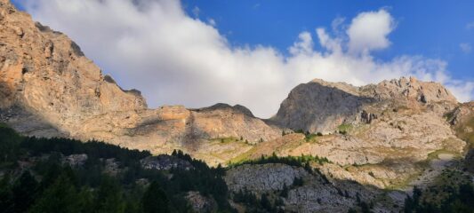 Belle luci del mattino ma si intuisce già il vento forte in quota