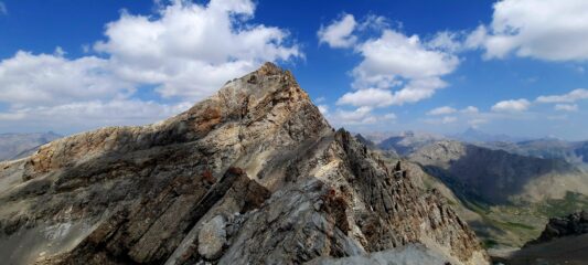 Il vicino Nubiera visto dalla cima