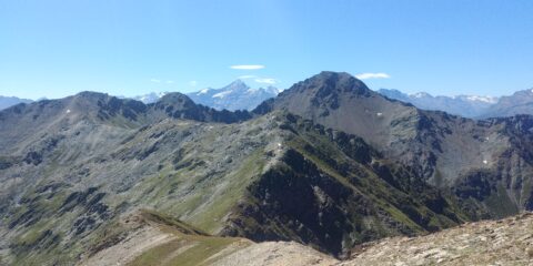 Panorama con Grivola e M. Rosso di Vertosan. Davanti la quota 2758, che abbiamo superato in diagonale, senza raggiungere la cima