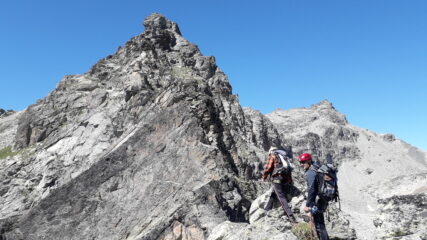prossimi al punto piu' basso in cresta per la calata alla base..