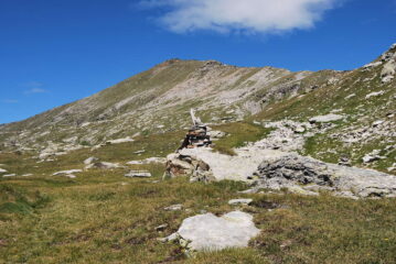 Colle Valnera e Punta Valfredda; la via di salita segue la cresta