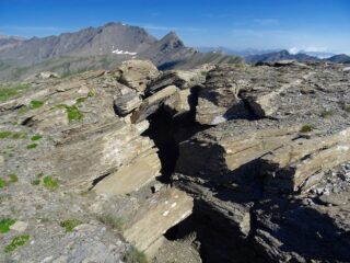 l'anfratto-riparo naturale sulla cima