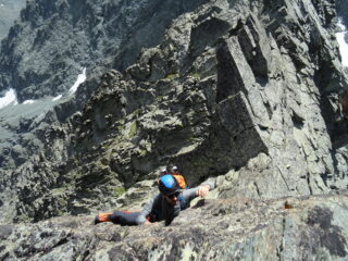 Ultimo passo esposto lato E per la cima