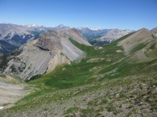 Dalla Tete de Fourneous il vallone tra il Grand Pierron ed il Pic du Lauzin
