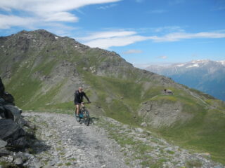 Cima delle Vallette 2743 m. sullo sfondo