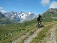 salita verso il Col du Galibier sullo  sterrato che evita l'asfalto