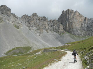sterrato verso il Col des Rochilles