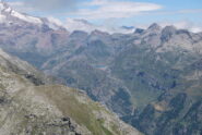 Dalla vetta: Lago Gabiet, Passo dei Salati e nebbie valsesiane