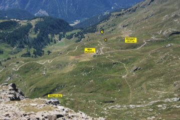 La via di discesa dalla vetta, con la traccia del sentiero 4 e l’alpeggio dove ho chiesto la dritta per individuarlo