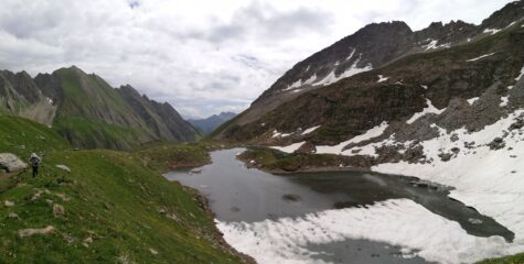 lago con sfondo Tete des Vieux e Tete des Jeunes