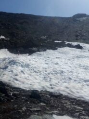 nevai residui prima del Passo di Losetta 