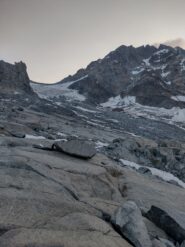 Sella di Pioda e via di salita 