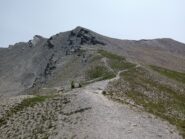 La discesa dal monte Bellino vista dal colle omonimo.