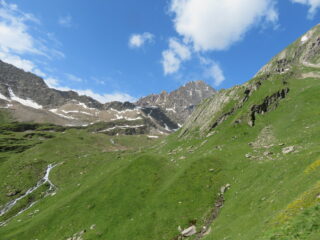 il tratto finale per il lago, con emissario e Berrio Blanc