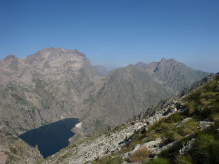 salendo alla Punta Fenestrelle vista su Chiotas ,Argentera e Oriol 