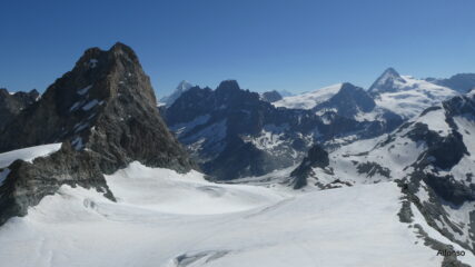 Eveque, Tete de Valpelline e Dent d'Herens più lontani i Dents des Bouquetins, sullo sfondo Dent Blanche, Zinalrothorn e Mischabel