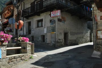 La partenza dal centro di Brusson sul sentiero n. 3