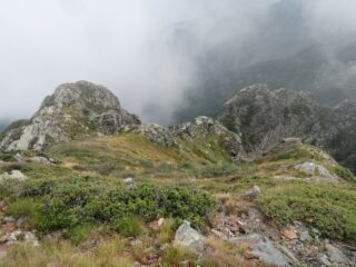 Pendio sotto la cima visto dalla cresta sommitale