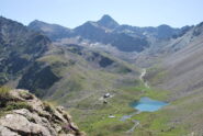 Vista del percorso dal Colle di Chamolè; la vetta è data a 3h 30’