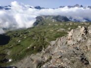 Fenomeni carsici nella conca alla base del rilievo.