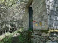 a quota 1600m. circa sono presenti manufatti, e ci sono lavori in corso del Comune di Avise