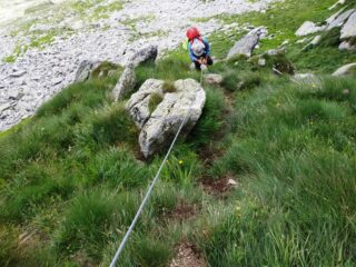Discesa attrezzata, ferrata con cavo.