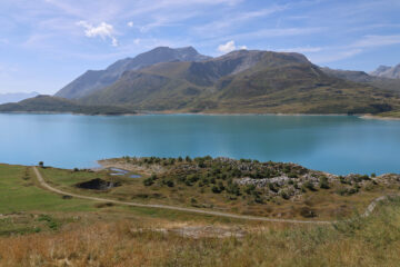 Panorama sul versante meridionale del lago.