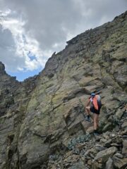 _1 raggiundendo la cresta prima del passo ischiator