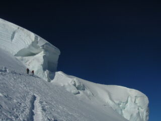 Il passaggio obbligato sotto il seracco
