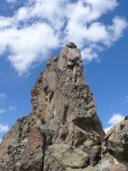 Alla base della torre sommitale