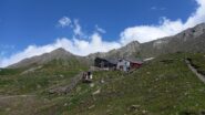 Rifugio lago verde con a sinistra la Gran Guglia