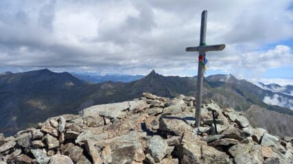 In cima  con in fondo il bucie