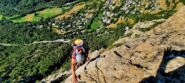 La ferrata sovrasta l'abitato di Les Vigneaux