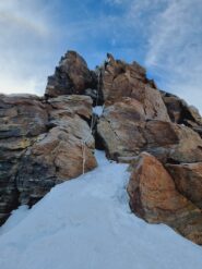 Passaggio con corda sotto la cima