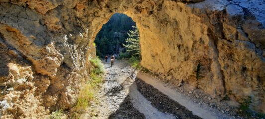 Strada scavata nella roccia