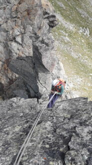 la doppi su clessidra a scendere al torrioncino isolato..