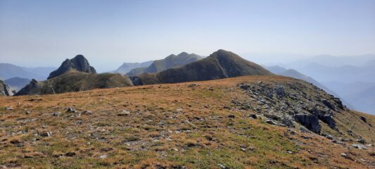 Dalla Cima Fauniera il Parvetto a sn e la Punta Parvo a dx.