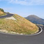 Asfalto perfetto verso il colle