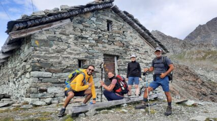 Poco sotto il colle. 