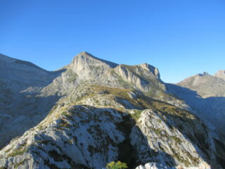 Contrafforte Nord con Cima Pian Ballaur e a dx la Rocca di Maraquaia' (m.2401)