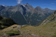 Alpeggio di Arpisson e Grivola visti salendo al Col Garin